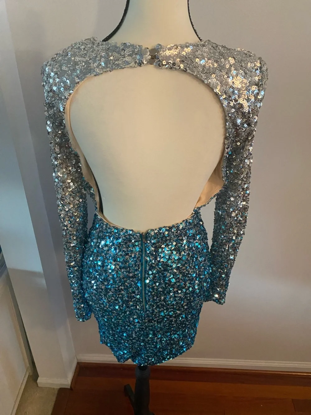 Hello Molly size 4 NWT blue and silver sequin dress - Picture 4 of 9